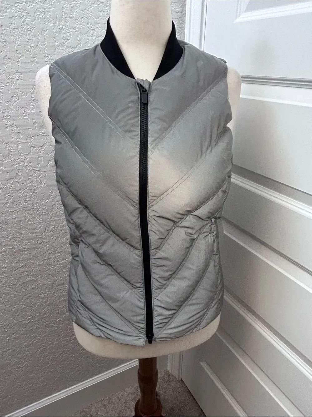 Athleta Inlet Puff Reflective Down Zipper Front Vest